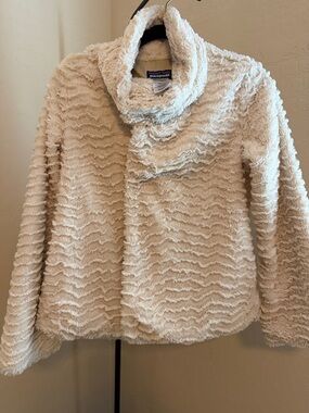 Patagonia Cream Plush Cowl Neck Women's jacket size loose S. More like M
